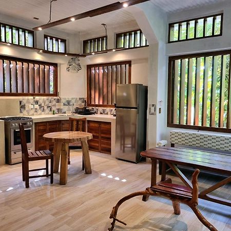 Omega Tours Eco-Jungle Lodge La Ceiba Eksteriør billede